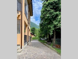 Trilocale in Vendita a Ponte Lambro, 165'000&euro;, 80 m², con Box