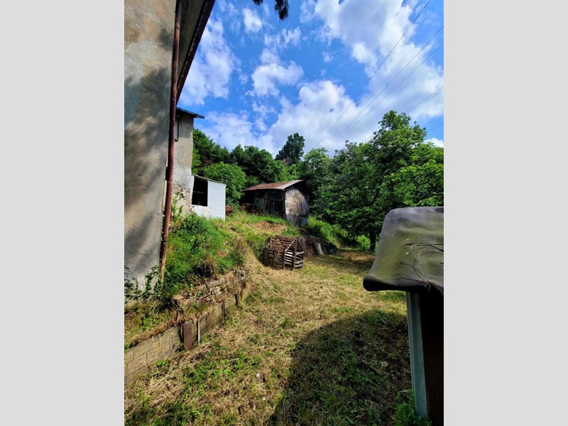 Appartamento in Vendita a Serra Riccò, 59'000€, 189 m²