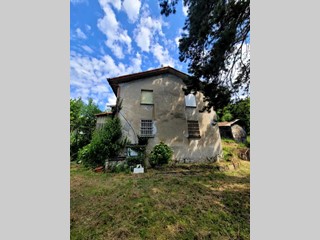 Appartamento in Vendita a Serra Riccò, 59'000€, 189 m²