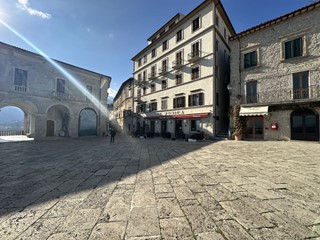 Casa Semi Indipendente in Vendita a Civitella del Tronto, 69'000€, 410 m²