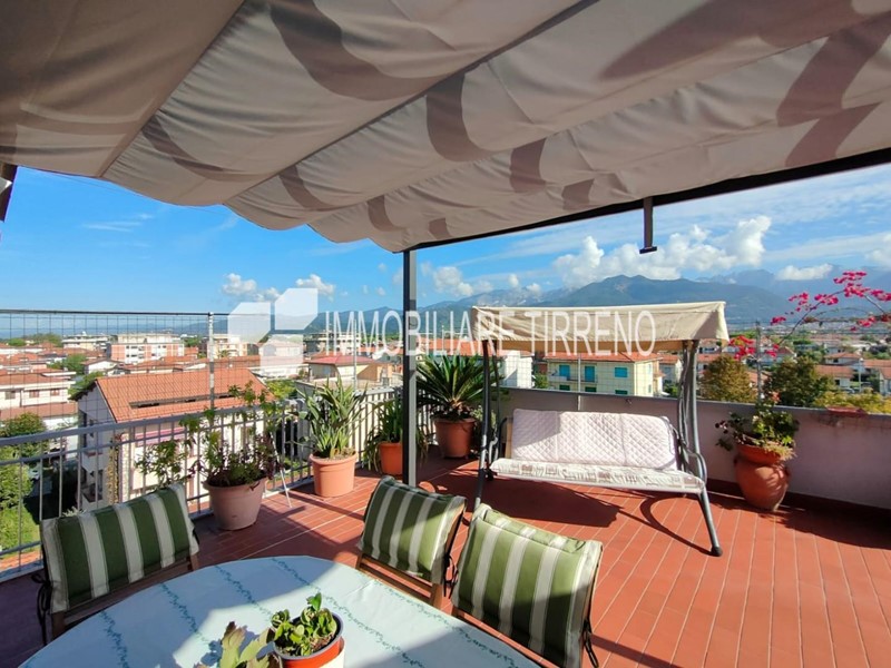 Attico in Vendita a Massa, zona Marina di Massa, 440'000&euro;, 125 m²