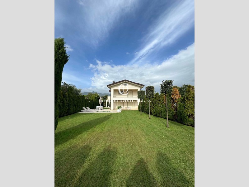 Villa in Vendita a Forte dei Marmi, zona Vittoria Apuana, 4'500'000€, 390 m², arredato