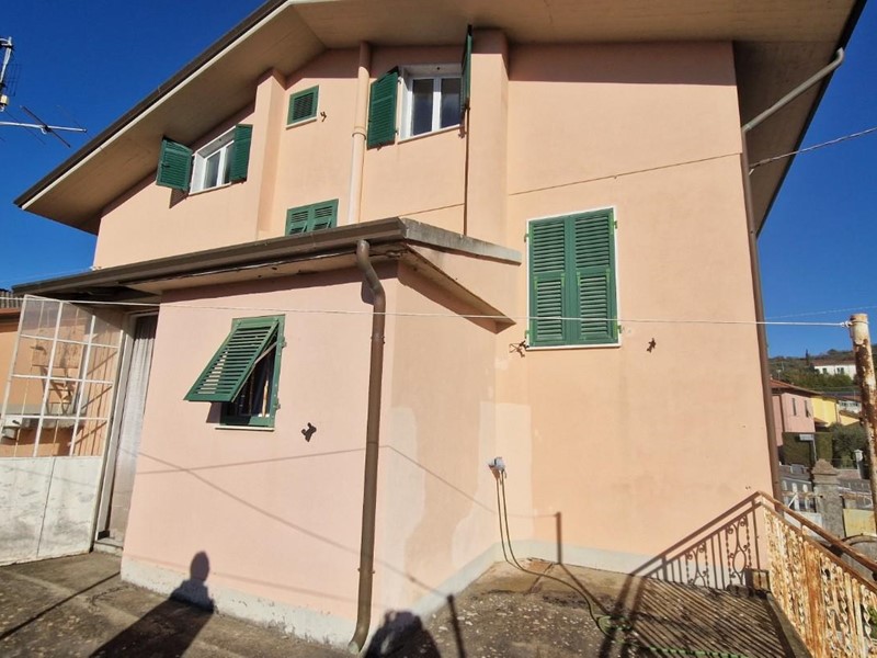 Casa Indipendente in Vendita a Aulla, zona Albiano Magra, 250'000€, 450 m²