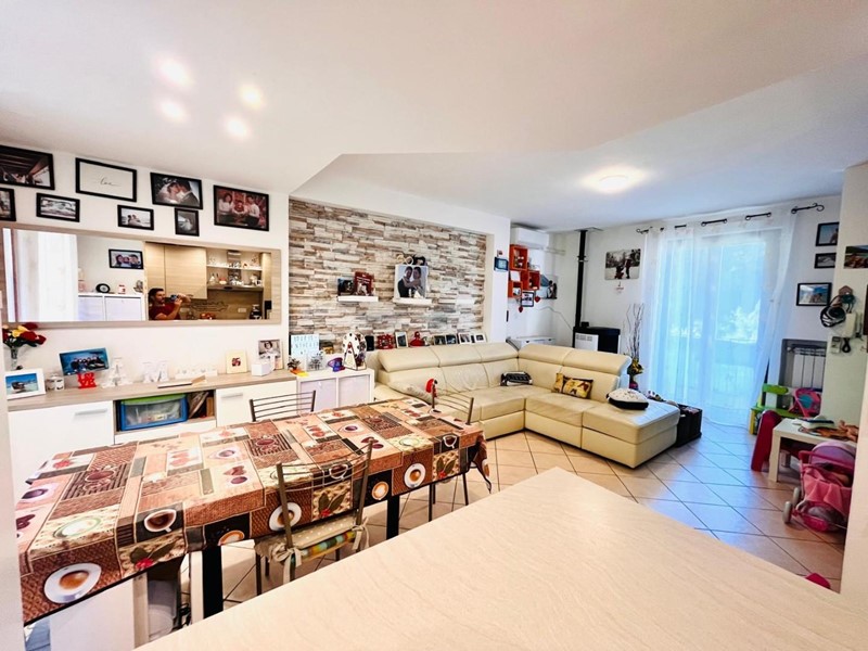 Villetta a schiera in Vendita a Podenzana, 235'000€, 105 m²