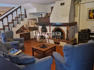 Villetta a schiera in Vendita a San Giuliano Terme, zona Asciano, 370'000€, 200 m², arredato, con Box