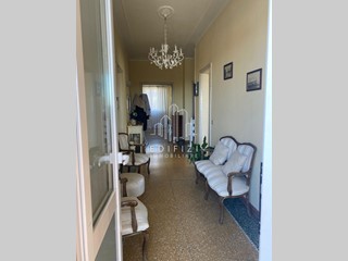 Villa bifamiliare in Vendita a Massa, 800'000&euro;, 320 m², arredato