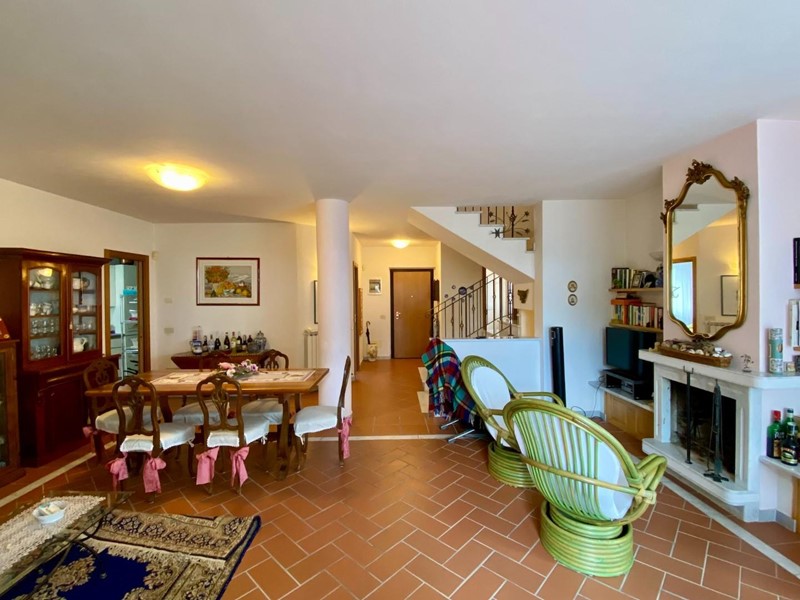 Casa Semi Indipendente in Vendita a Luni, zona Isola, 430'000€, 218 m², con Box