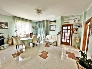 Appartamento in Vendita a Campi Bisenzio, zona San Martino, 295'000€, 100 m², con Box