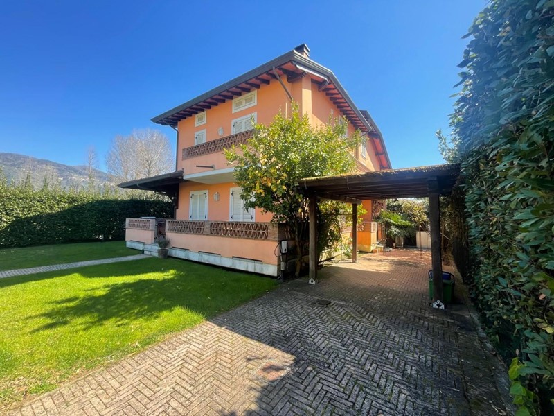 Casa Semi Indipendente in Vendita a Pietrasanta, 720'000€, 92 m²