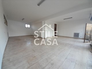 Negozio in Affitto a Castelfranco di Sotto, 800€, 103 m²
