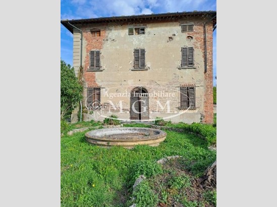 Villa in Vendita a Fucecchio, 630'000€, 550 m²