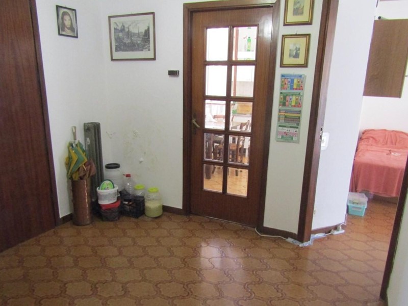 Quadrilocale in Vendita a Carrara, zona Avenza, 150'000€, 95 m²
