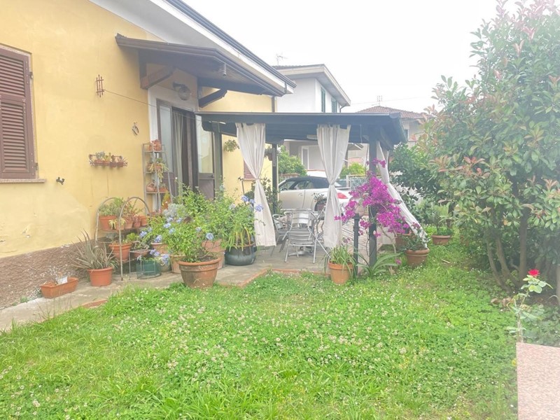 Casa Indipendente in Vendita a Carrara, zona Fossone, 240'000€, 150 m², con Box