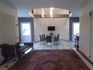 Villa in Vendita a Carrara, zona Marina di Carrara, 850'000€, 200 m²