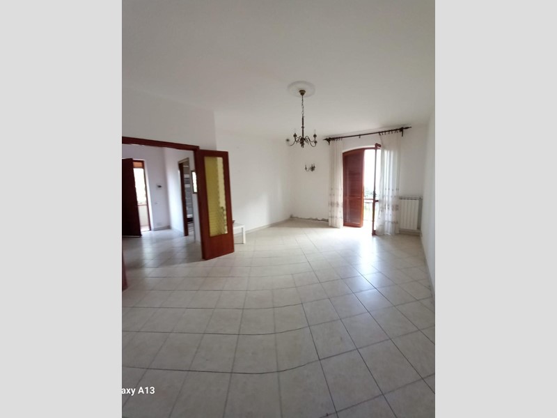 Villa bifamiliare in Vendita a Carrara, zona Marina di Carrara, 280'000€, 90 m², arredato, con Box