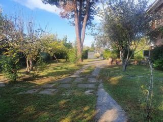 Villa bifamiliare in Vendita a Carrara, zona Marina di Carrara, 320'000€, 120 m², arredato, con Box