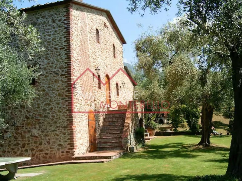 Casa di corte in Vendita a Camaiore, 800'000&euro;, 230 m², arredato