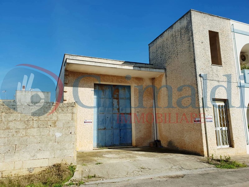 Magazzino in Vendita a Ugento, 70'000€, 120 m²