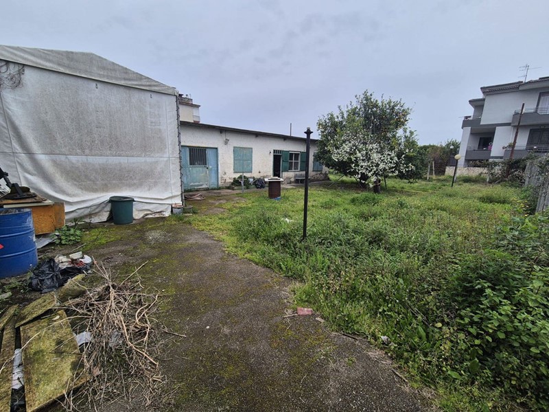Capannone in Vendita a Casalnuovo di Napoli, 180'000€, 1000 m²