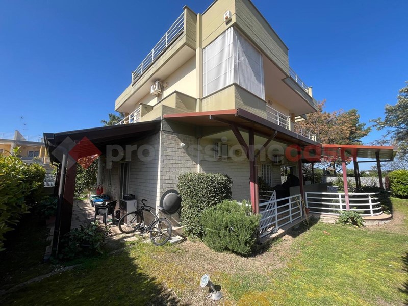 Villa in Vendita a Bari, 640'000€, 260 m²
