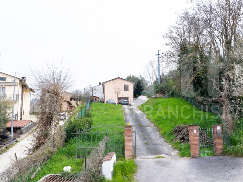 Casa Indipendente in Vendita a Torgiano, 230'000€, 155 m²