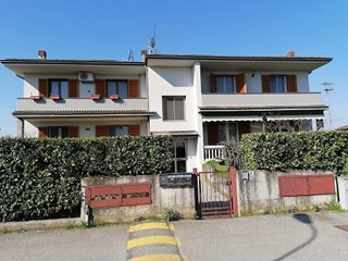 Trilocale in Vendita a Palazzo Pignano, 120'000&euro;, 84 m², con Box