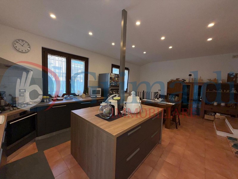 Villa in Vendita a Corciano, 370'000€, 213 m²