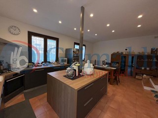 Villa in Vendita a Corciano, 370'000€, 213 m²