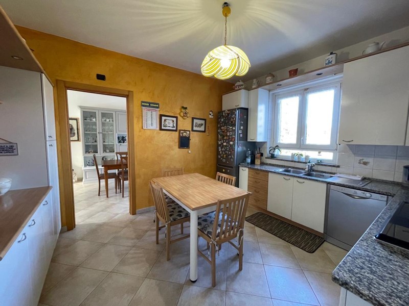 Casa Semi Indipendente in Vendita a Aulla, 170'000€, 230 m², arredato, con Box