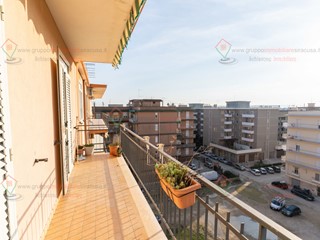 Quadrilocale in Vendita a Siracusa, zona Tisia Tica Zecchino, 95'000&euro;, 111 m², con Box