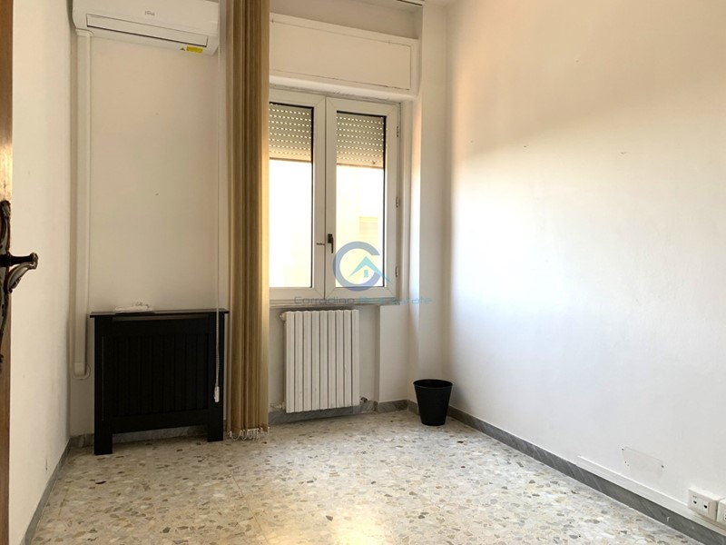Ufficio in Affitto a Catanzaro, zona Centro storico, 200&euro;, 125 m²