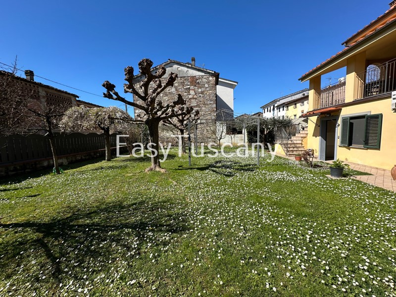 Casa Indipendente in Vendita a Lucca, 420'000&euro;, 250 m², con Box