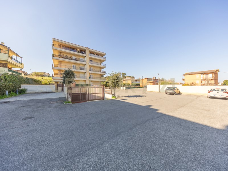 Trilocale in Vendita a Roma, zona Morena, 159'000€, 47 m²