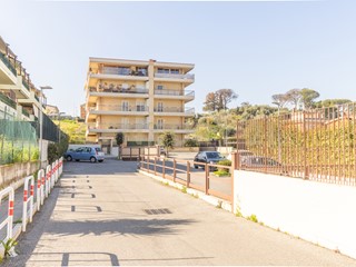 Trilocale in Vendita a Roma, zona Morena, 159'000€, 47 m²