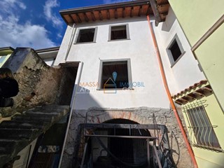 Casa Semi Indipendente in Vendita a Massa, 165'000&euro;, 150 m²