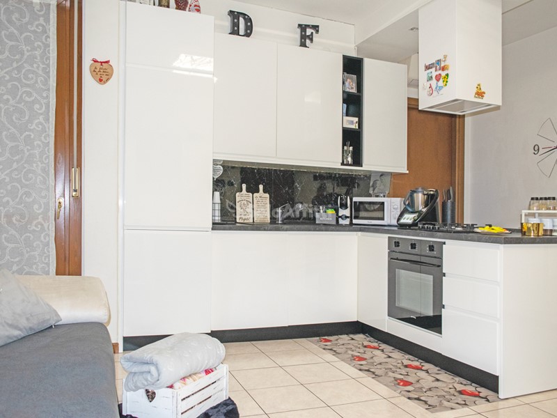 Bilocale in Affitto a Carugo, 850€, 60 m², arredato, con Box