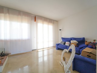 Appartamento in Vendita a Santarcangelo di Romagna, zona Sant' Ermete, 265'000€, 214 m², arredato, con Box