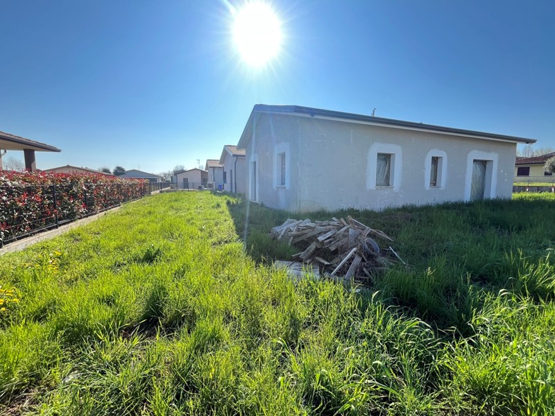 Casa Semi Indipendente in Vendita a Albaredo d'Adige, zona Presina, 280'000€, 200 m²