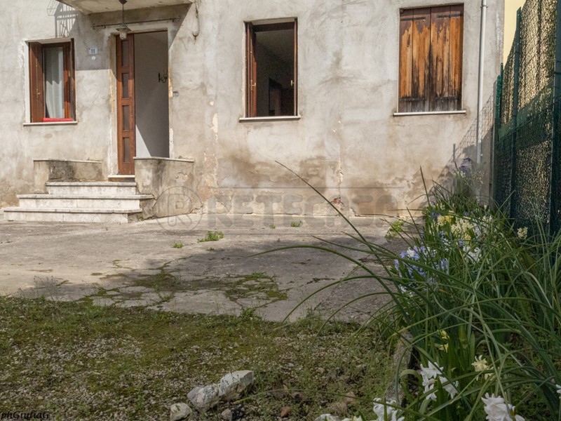 Casa Semi Indipendente in Vendita a Dueville, zona VIVARO, 170'000&euro;, 210 m², con Box