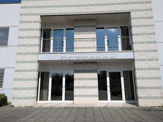 Ufficio in Affitto a Casier, zona Dosson, 4'500€, 850 m²