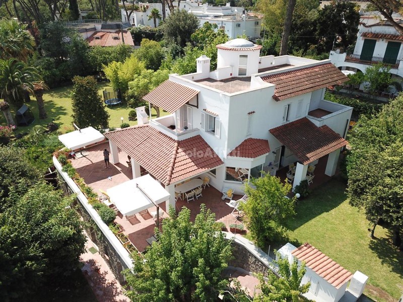 Villa in Affitto a Ischia, 1250 m², arredato