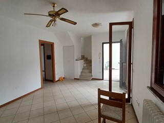 Trilocale in Vendita a Montelabbate, zona Apsella, 145'000€, 120 m², con Box