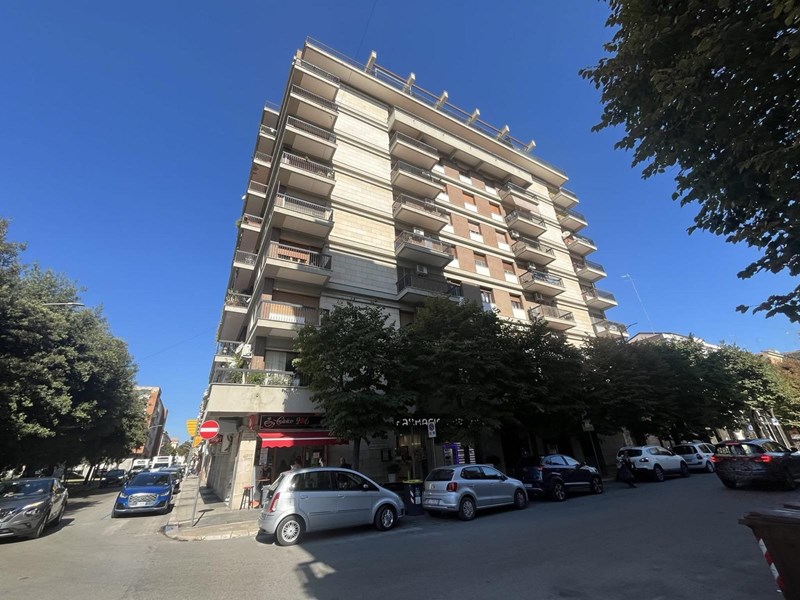 Appartamento in Vendita a Foggia, zona corso Giannone 200 , 380'000€, 240 m²