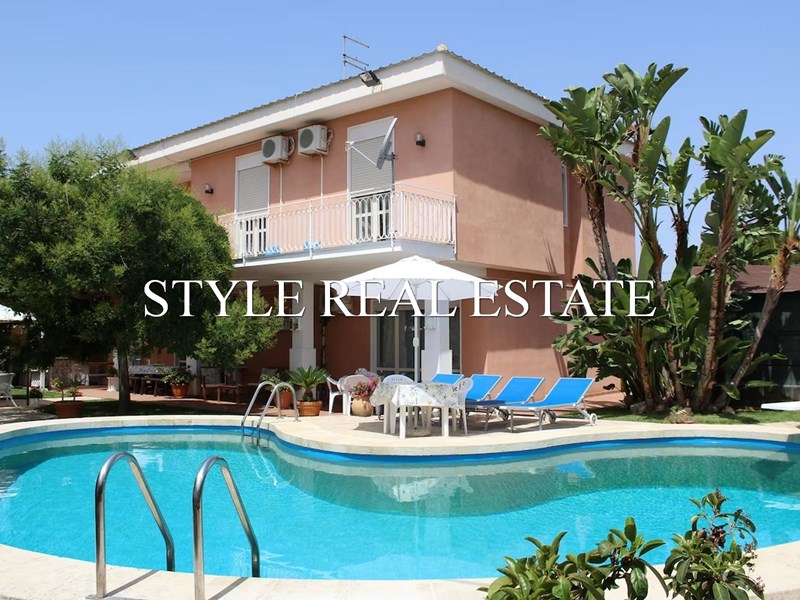 Villa in Vendita a Siracusa, zona Fontane Bianche, 397'000&euro;, 180 m²