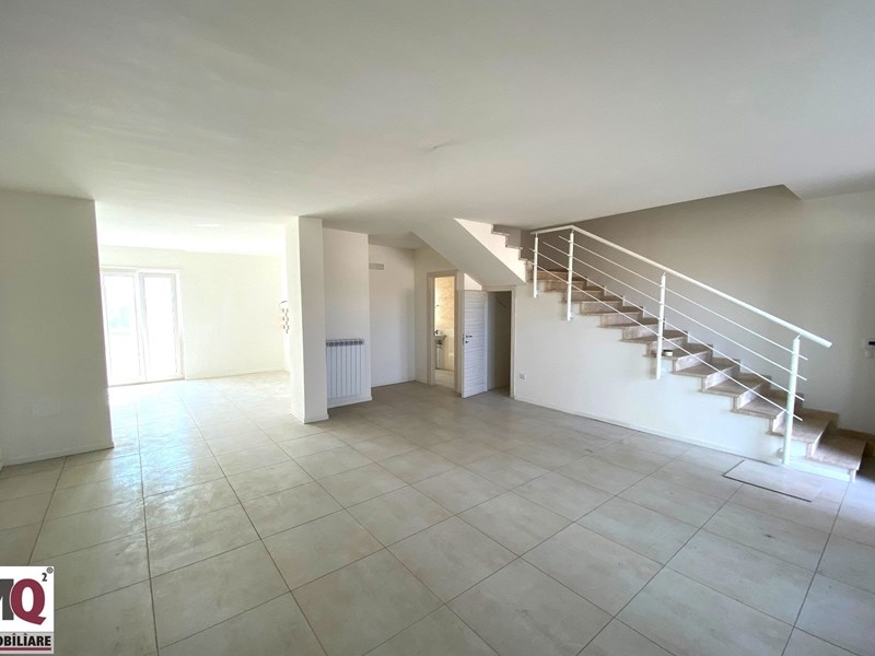 Appartamento in Vendita a Mondragone, zona Via Caserta, 170'000€, 140 m²