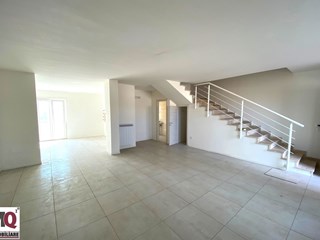 Appartamento in Vendita a Mondragone, zona Via Caserta, 170'000€, 140 m²
