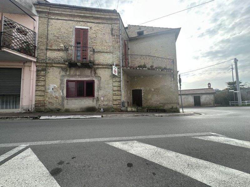 Casa Semi Indipendente in Vendita a Corropoli, 190'000€, 210 m²