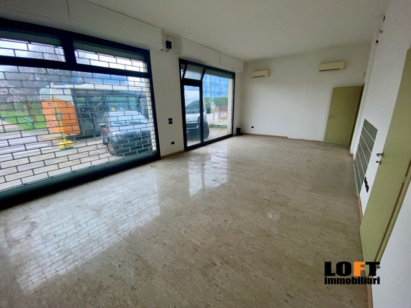 Negozio in Vendita a Padova, 90'000€, 164 m²