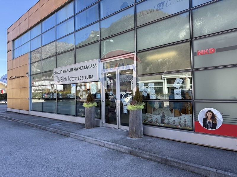 Attività commerciale in Vendita a Ponte nelle Alpi, zona Pian di Vedoia, 55'000€, 200 m², arredato