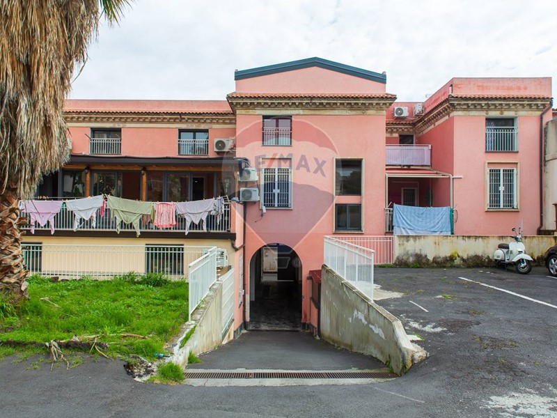 Quadrilocale in Vendita a Catania, zona Centro Storico, 135'000€, 119 m²